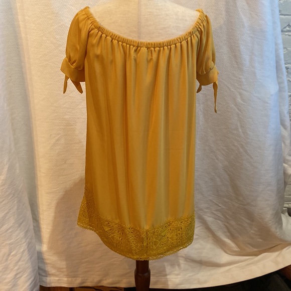 🛑BOGO‼️💛LULU’S OFF SHOULDER LINED DRESS💛 - Picture 3 of 5